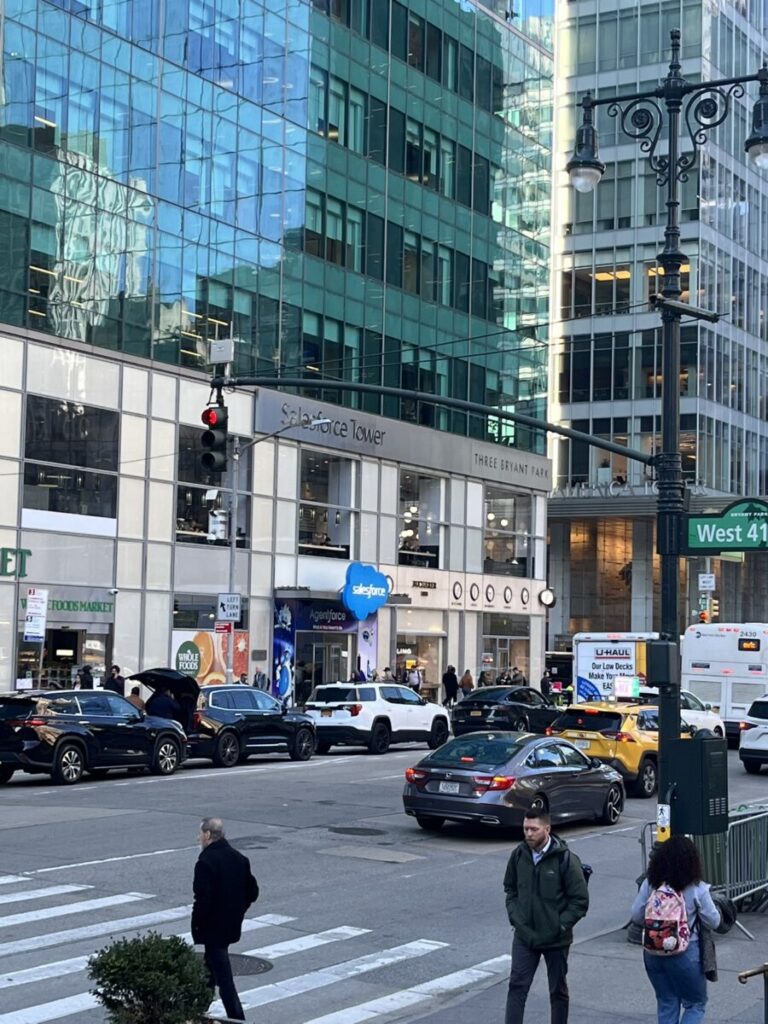 Ein Foto des Salesforce Tower in New York