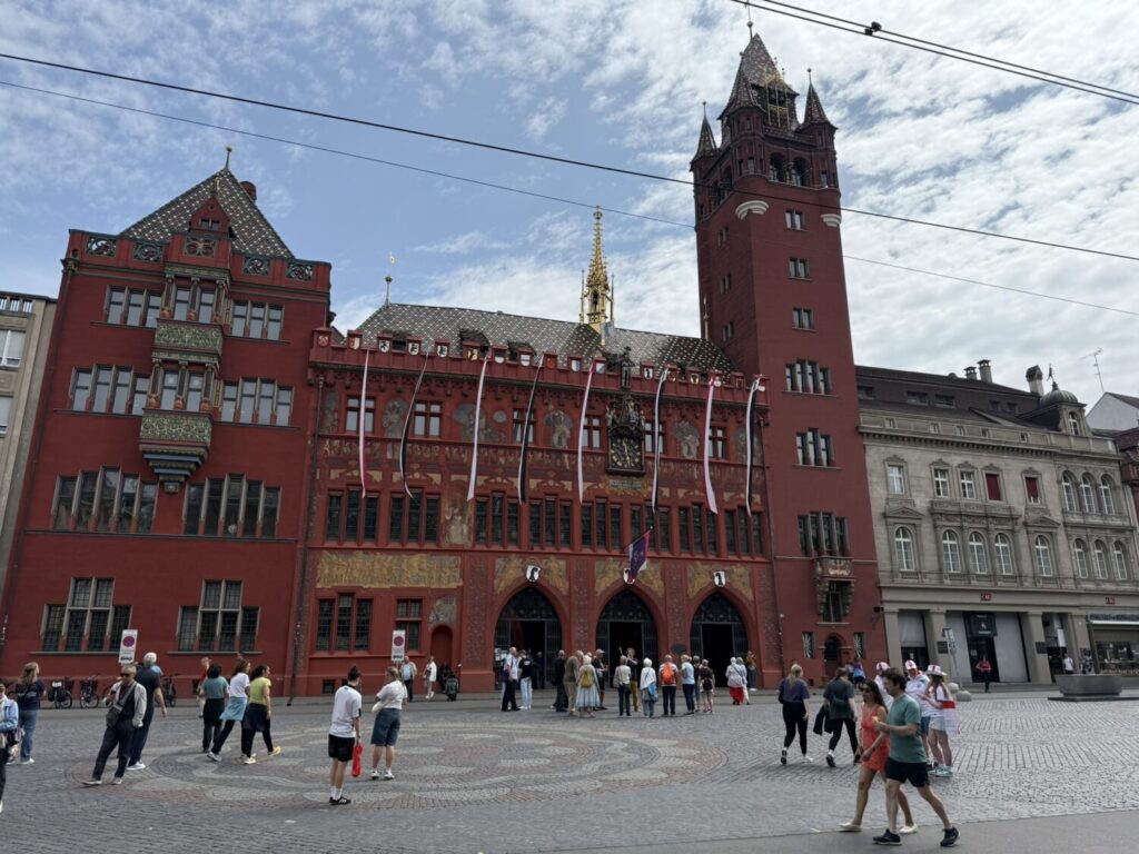 Ein Foto von dem Rathaus in Basel